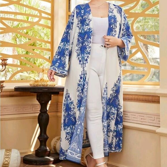 Elegant Blue and White Long Kimono - Picture 4 of 5